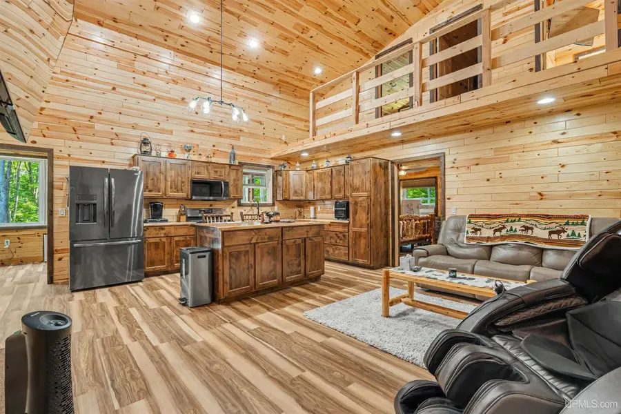 16865 Bil Mar Beach Rd, Curtis, MI 49820 - #3