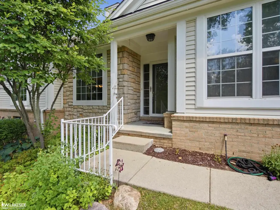 5721 Pinecroft, Clarkston, MI 48346 - #3
