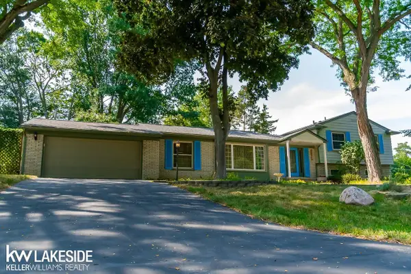 30066 Woodbrook, Farmington Hills, MI 48334