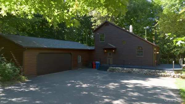 496 Co Rd 550, Marquette, MI 49855