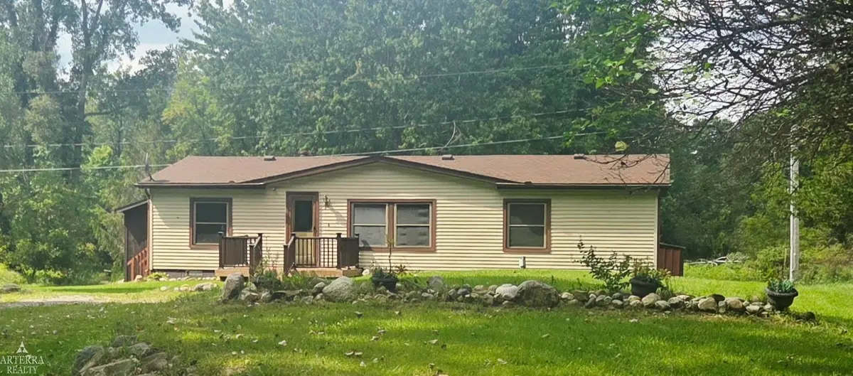 20874 Winifred Ct, Pinckney, MI 48169 - #1