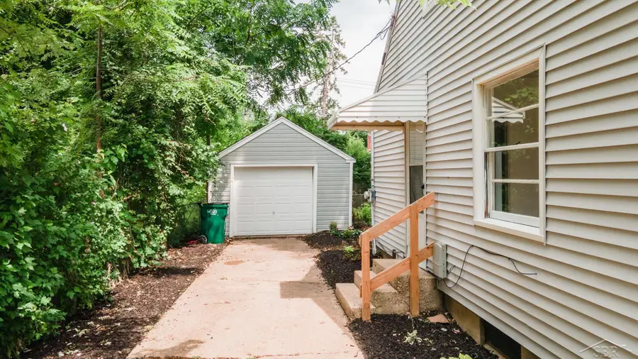 1602 W Mount Hope, Lansing, MI 48910 - #3