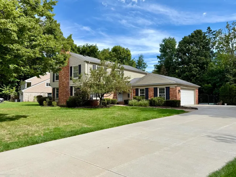 31310 Foxboro, Beverly Hills, MI 48025 - #2
