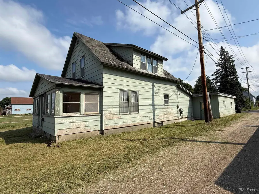 110 E Mcmillan, Newberry, MI 49868 - #3