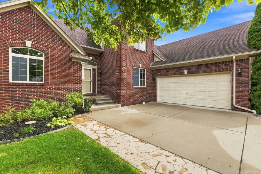 28754 Coleridge, Harrison Township, MI 48045 - #2