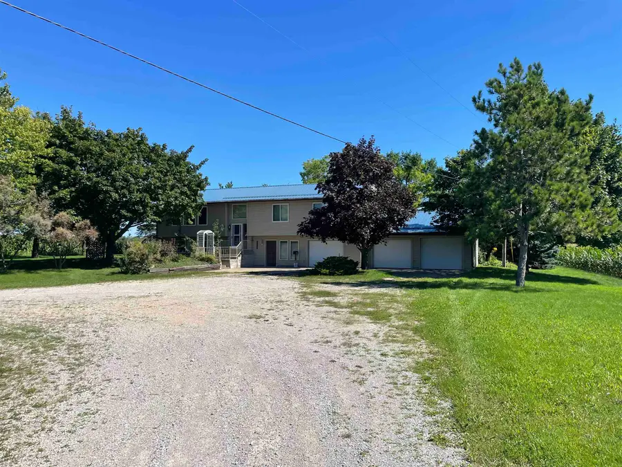 8593 S Clare Ave, Clare, MI 48617 - #2