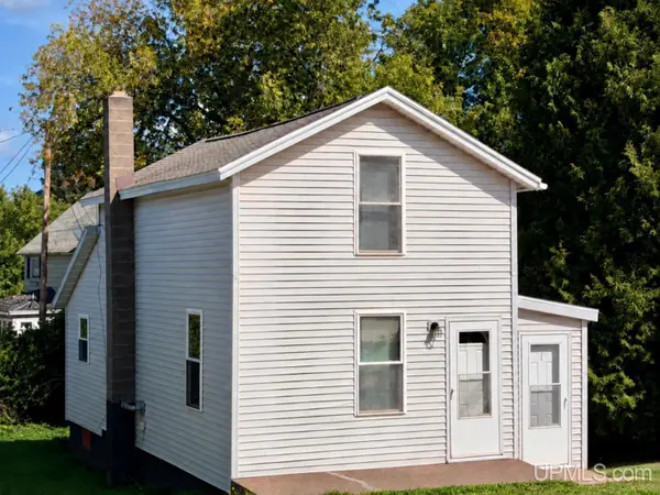 105 E Johnson, Ishpeming, MI 49849
