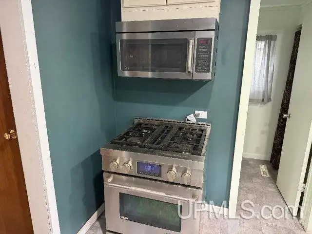 556 Dickinson Blvd, Kingsford, MI 49802 - #3