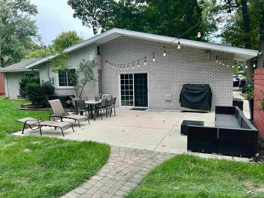 6103 Thorneycroft, Shelby, MI 48316 - #3