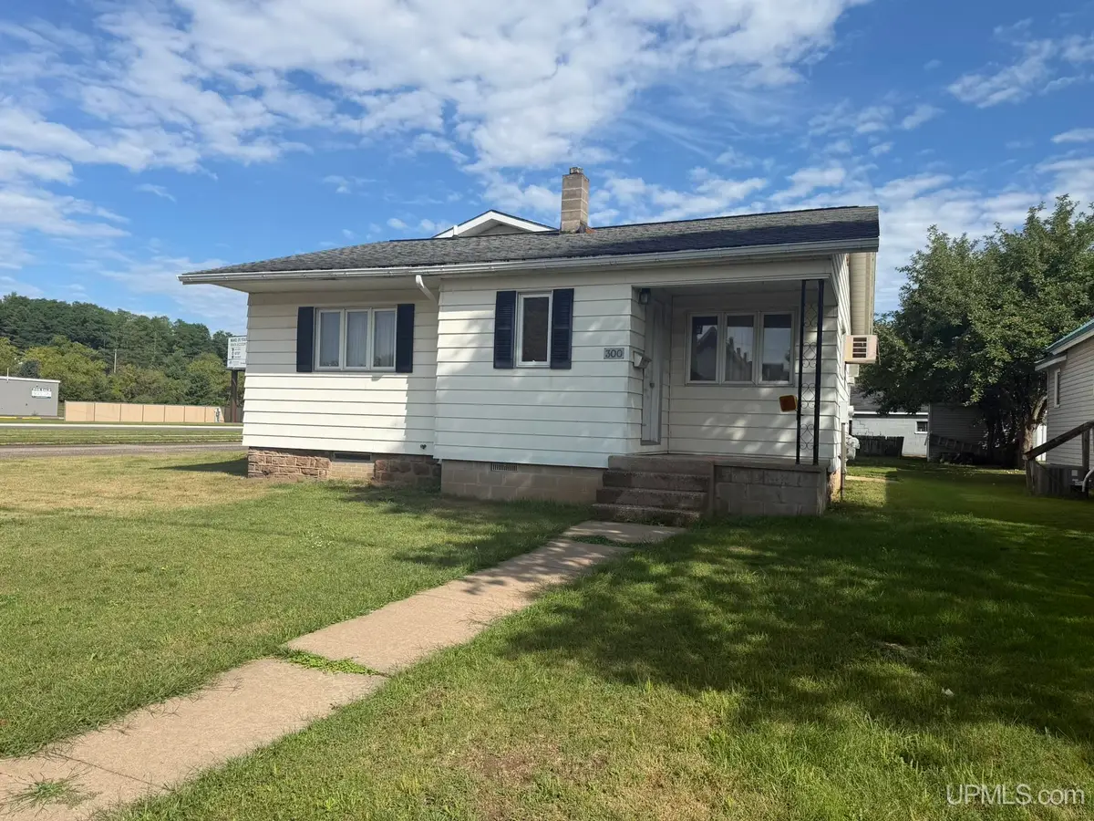 300 E Smith, Iron Mountain, MI 49801 - #1