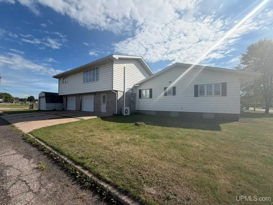 300 E Smith, Iron Mountain, MI 49801 - #2