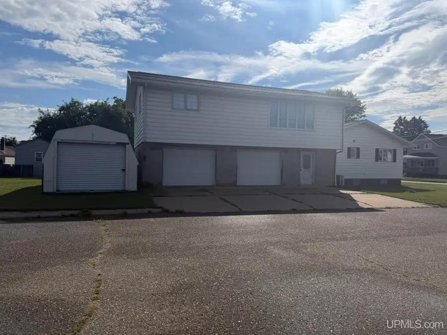 300 E Smith, Iron Mountain, MI 49801 - #3