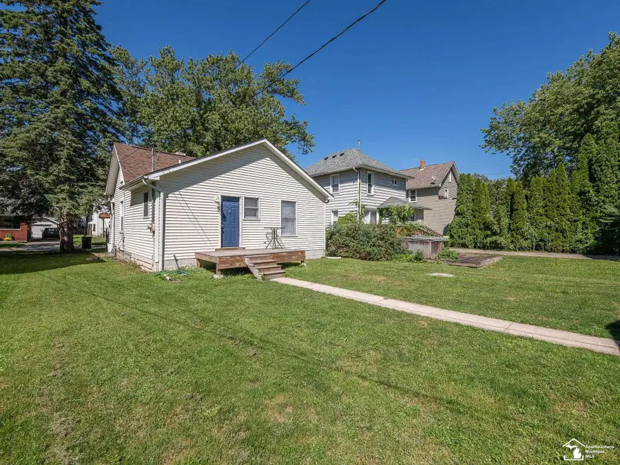452 Sackett, Monroe, MI 48162 - #2