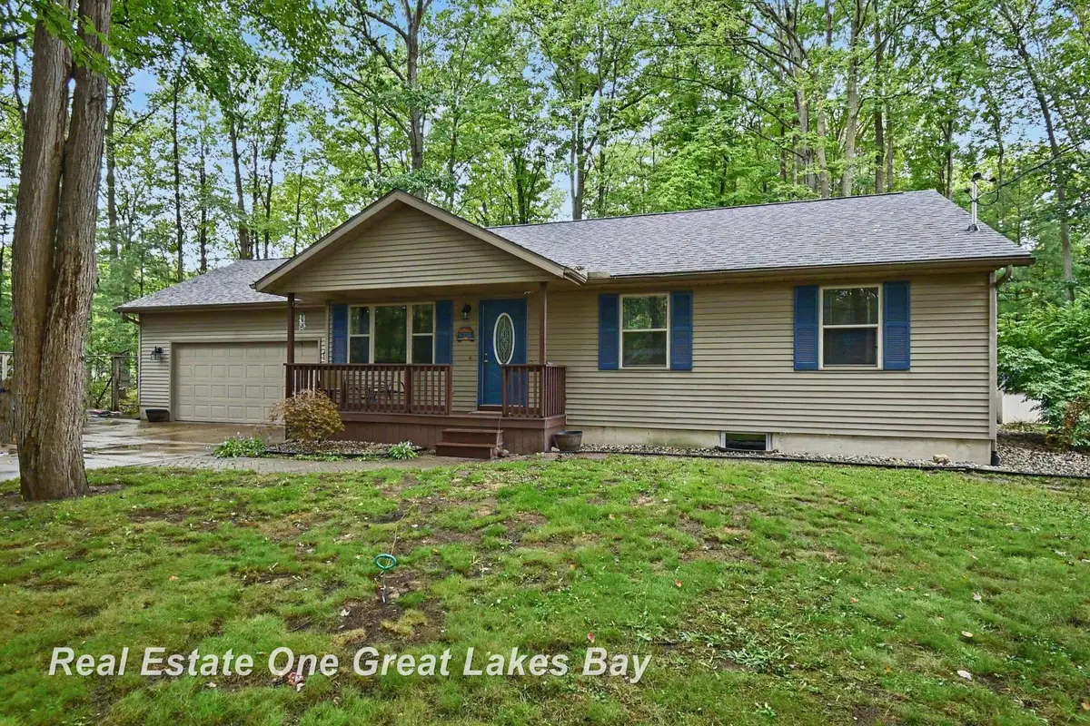 2567 N Starlite, Sanford, MI 48657 - #1