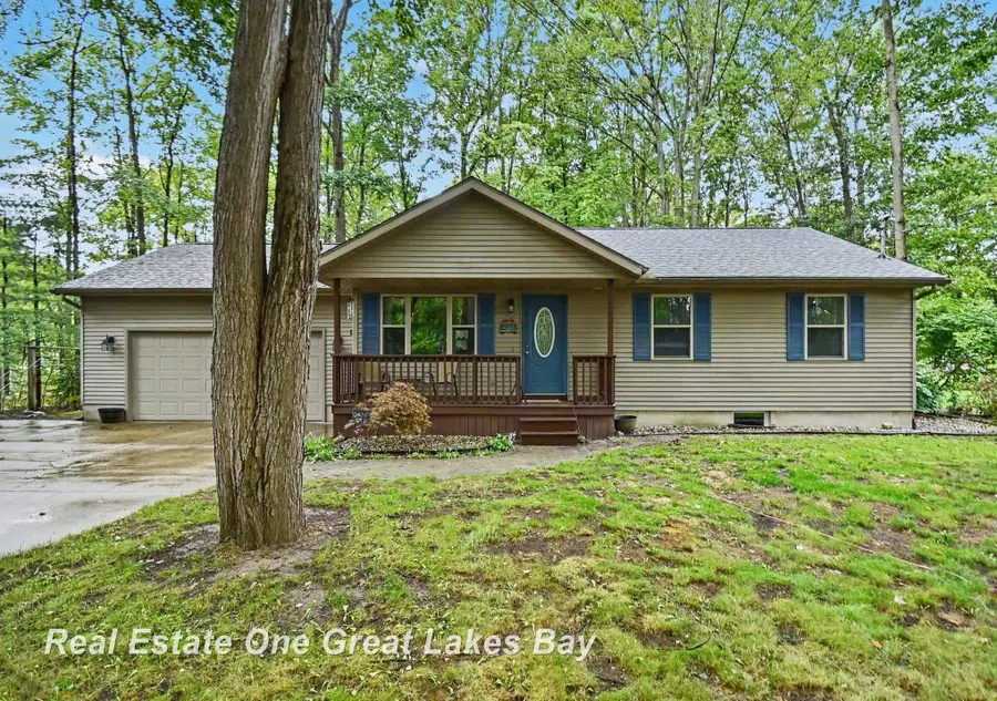 2567 N Starlite, Sanford, MI 48657 - #2