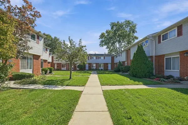 27908 Eastwick Square, Roseville, MI 48066