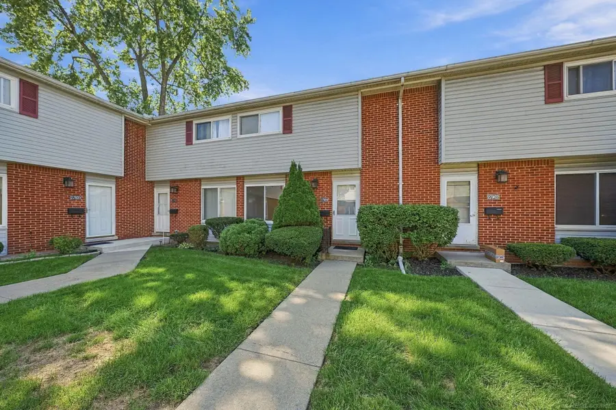27908 Eastwick Square, Roseville, MI 48066 - #2