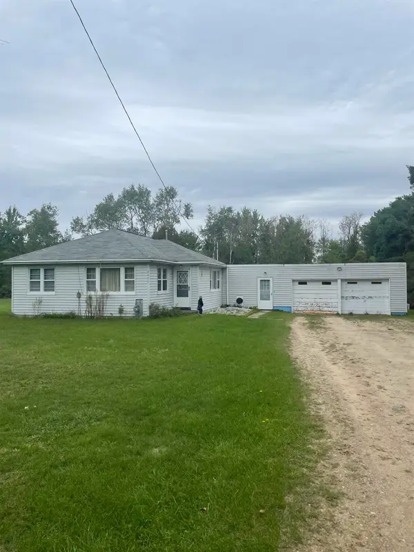 2671 E Maple, Clare, MI 48617