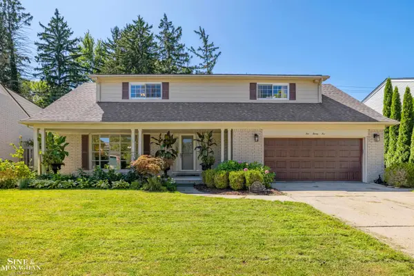525 Saddle, Grosse Pointe Woods, MI 48236