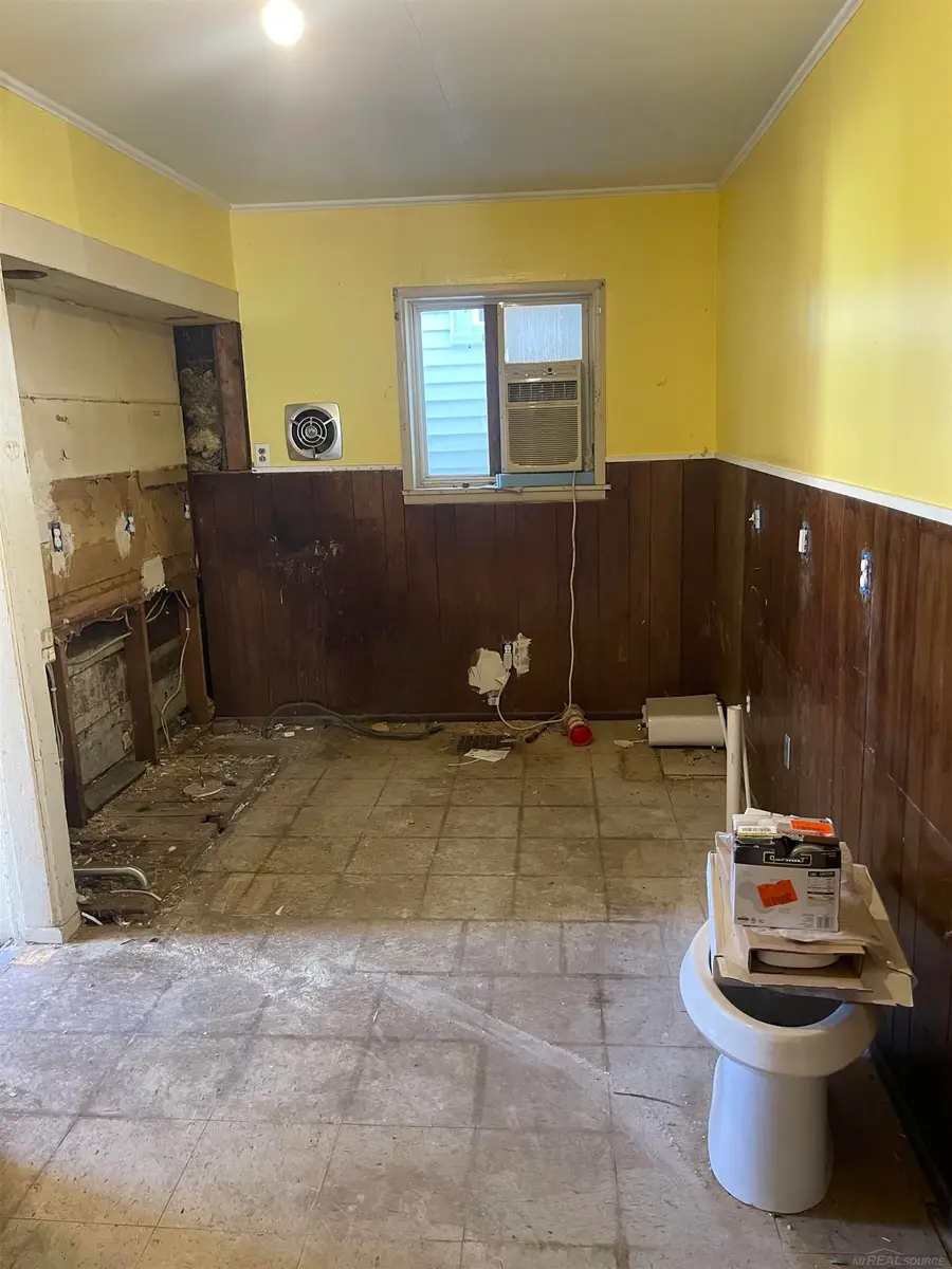 7599 Paige, Warren, MI 48091 - #2