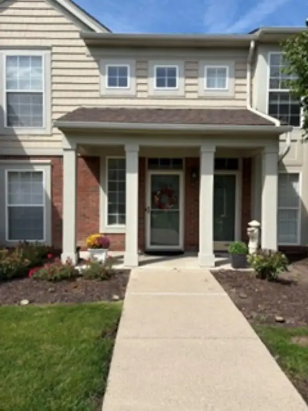 52268 Naugatuck, Macomb Twp, MI 48042