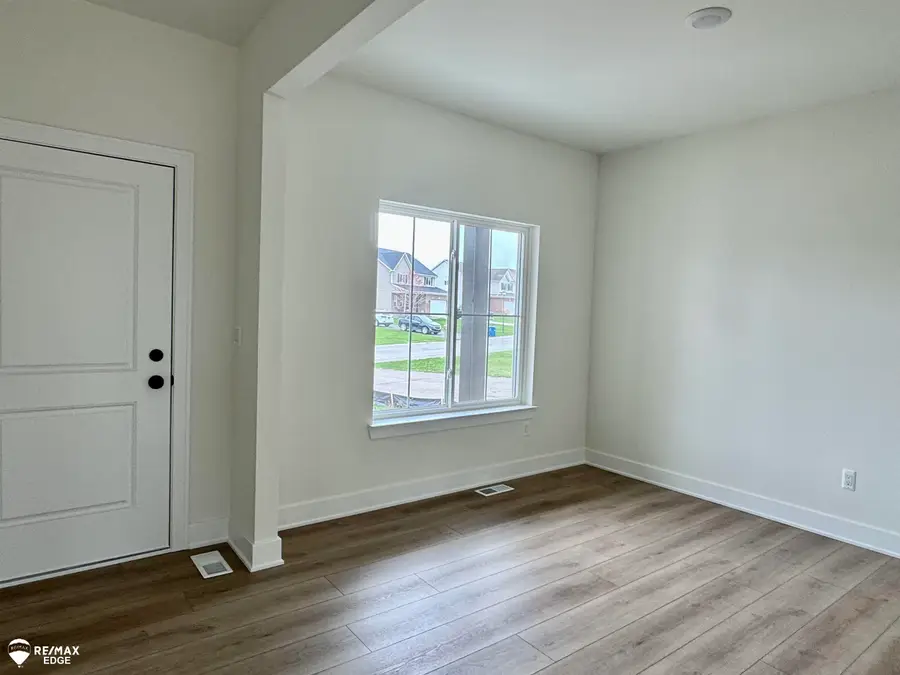 8311 Peninsula, Grand Blanc, MI 48439 - #2