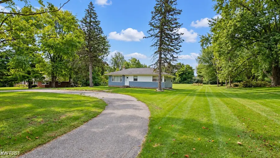 810 E Silverbell, Lake Orion, MI 48360 - #2