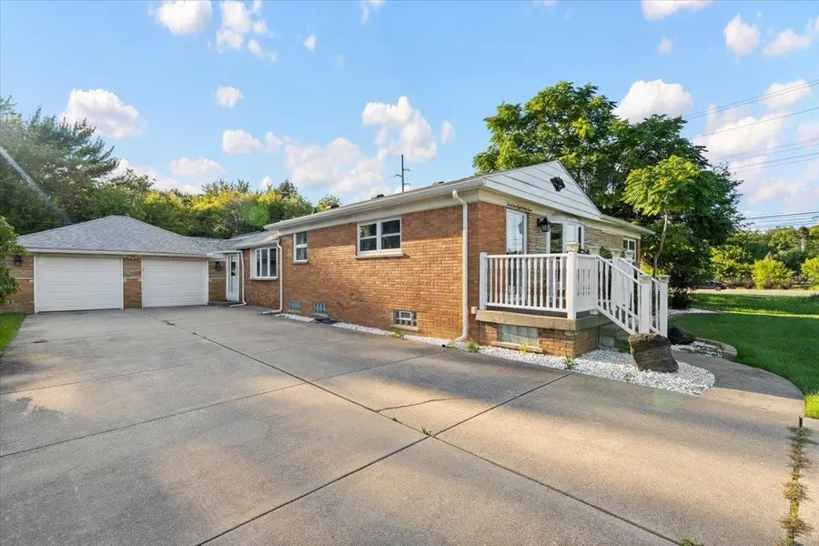 44833 Maddelein, Clinton Township, MI 48036 - #2