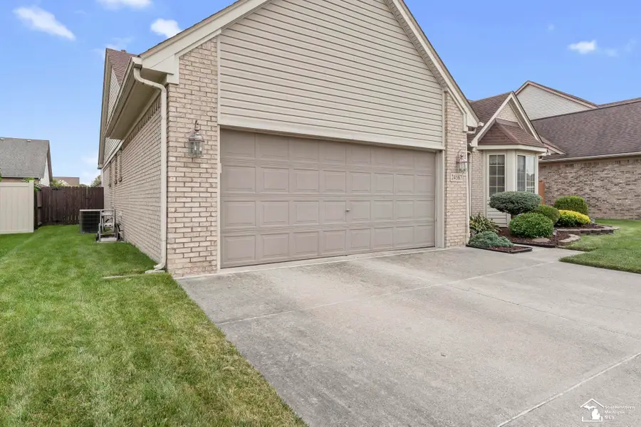 24587 Brentwood, Brownstown, MI 48183 - #2