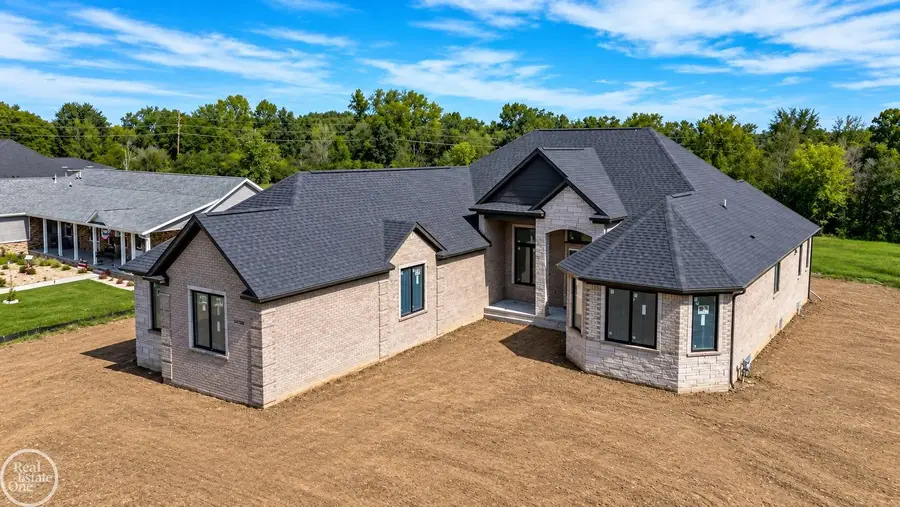 54760 Washington, Chesterfield, MI 48047 - #2