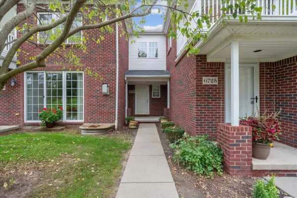 6729 Boulder Pointe #8, Washington, MI 48094