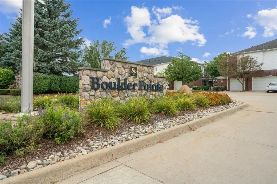 6729 Boulder Pointe #8, Washington, MI 48094 - #2