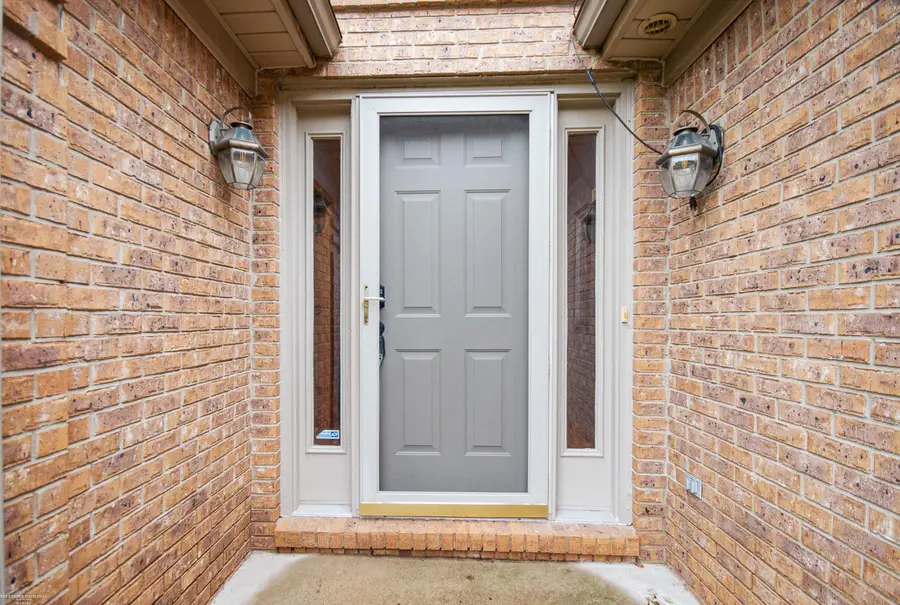 52688 Clinton Oak, Shelby, MI 48316 - #2