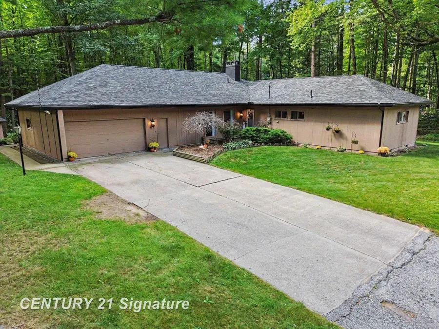 547 W Peterson, Sanford, MI 48657 - #3