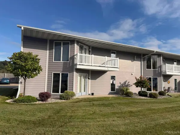 2000 Lake Shore #O, Gladstone, MI 49837