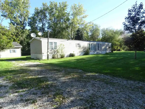 6627 Hallenbeck, Manitou Beach, MI 49253