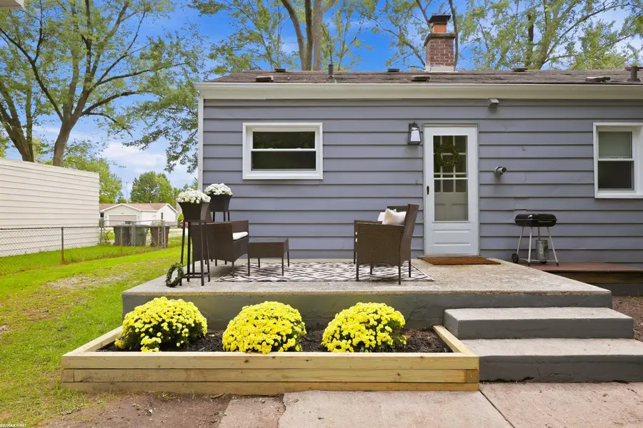 8241 Russell, Utica, MI 48317 - #2