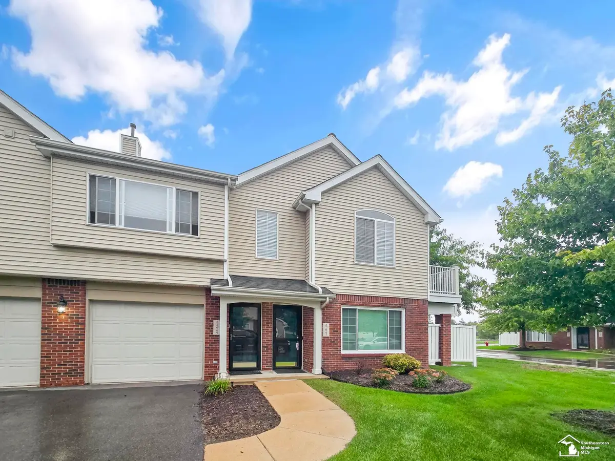 22069 Fairlane #building L, Woodhaven, MI 48183 - #1