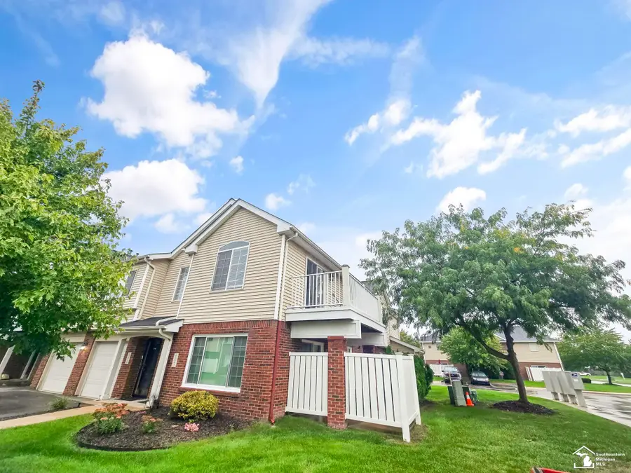 22069 Fairlane #building L, Woodhaven, MI 48183 - #2