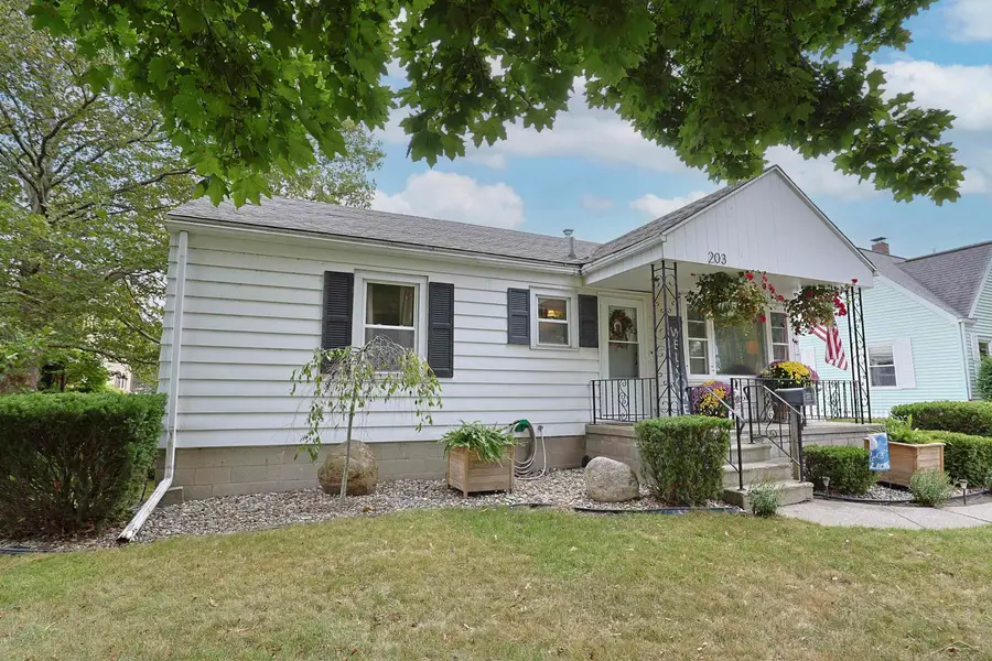 203 Scheurmann, Essexville, MI 48732 - #2