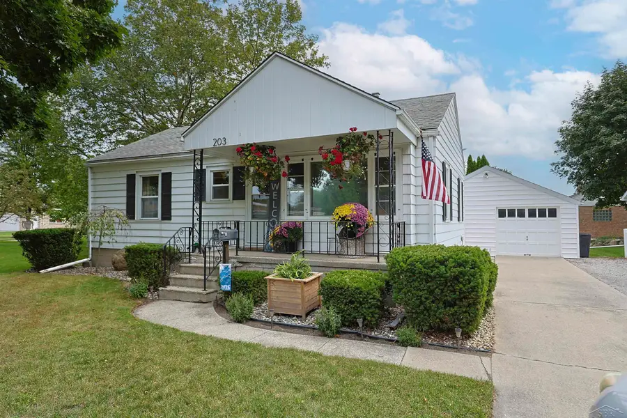 203 Scheurmann, Essexville, MI 48732 - #3