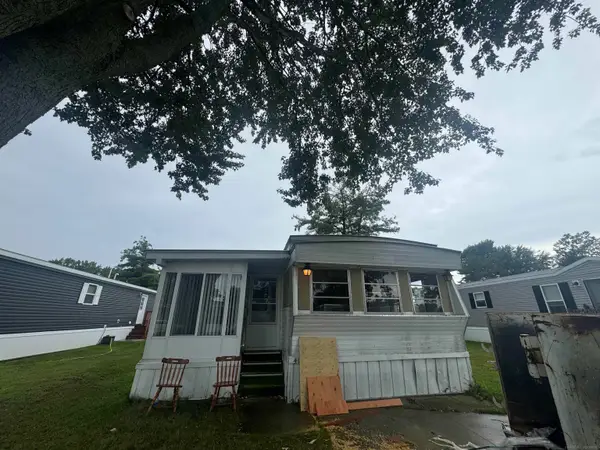 406 Deerfield, Columbus, MI 48063