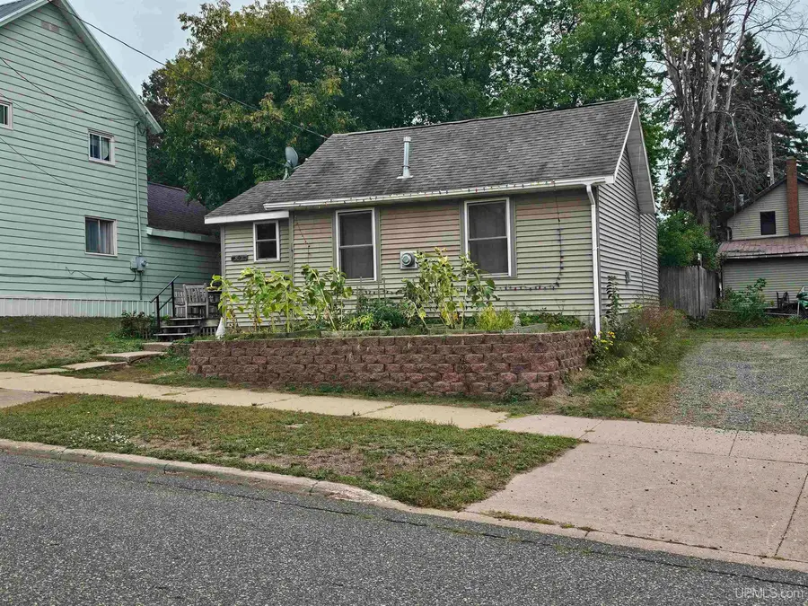 307 W Clark, Negaunee, MI 49866 - #3