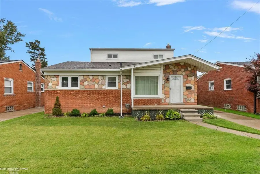 28924 Hughes, Saint Clair Shores, MI 48081 - #2