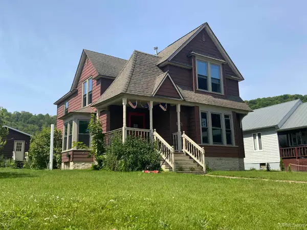 113 W Onota, Munising, MI 49862