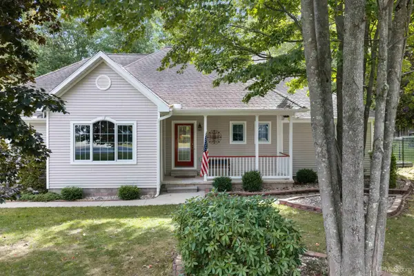 43 Sandy, Gladstone, MI 49837