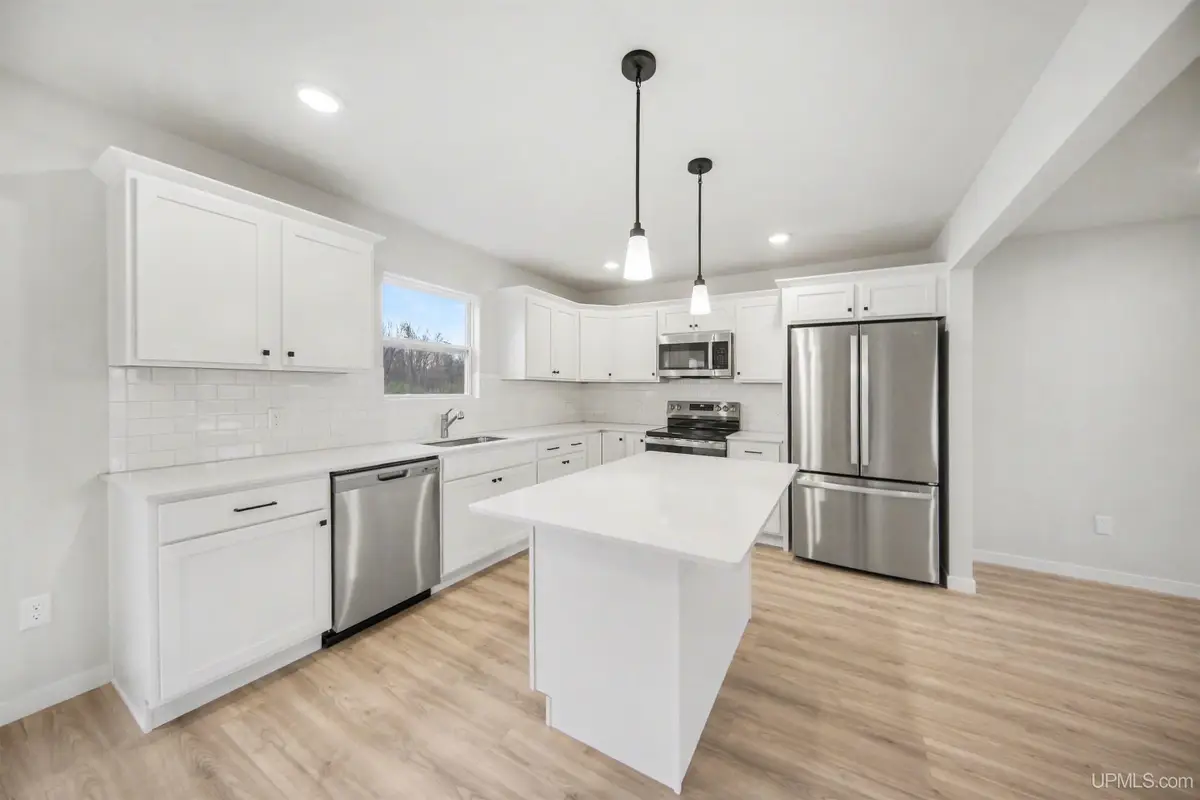 W5853 Springview, Norway, MI 49870 - #1