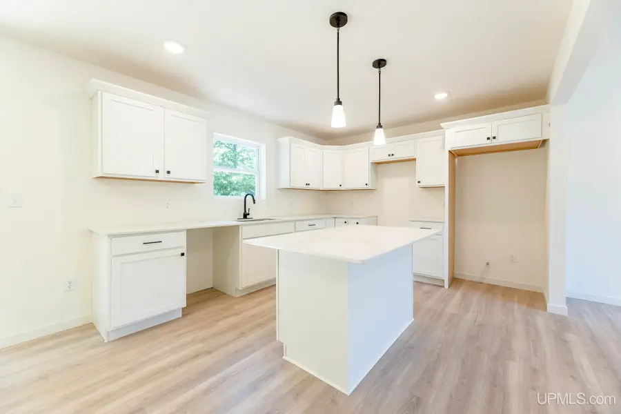 W5853 Springview, Norway, MI 49870 - #3