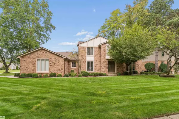 11715 Raintree Ct, Utica, MI 48315