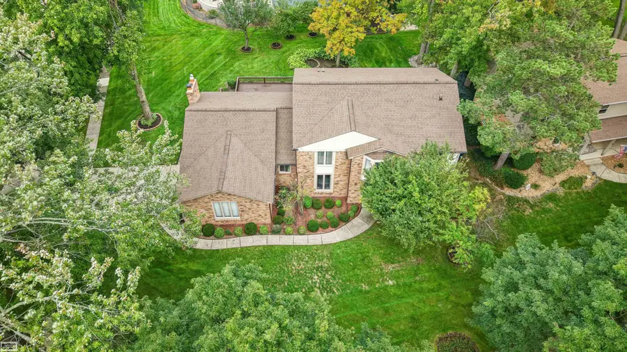 11715 Raintree Ct, Utica, MI 48315 - #2